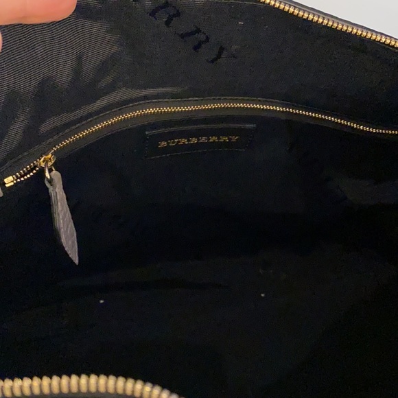 Burberry Welburn bag in pale grey color. New with tags and dust bag. - Picture 8 of 8